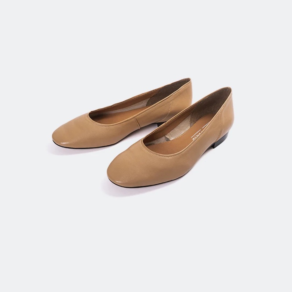 NWT: Taipo Camel Leather Ballet Flats